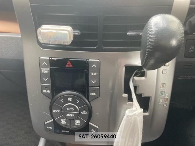 Toyota VOXY 2009-12 7331120-16