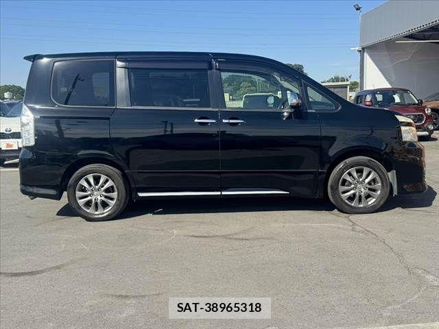 Toyota VOXY 2011-11 7331106-11