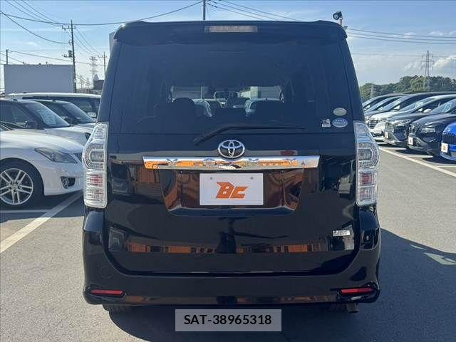 Toyota VOXY 2011-11 7331106-13