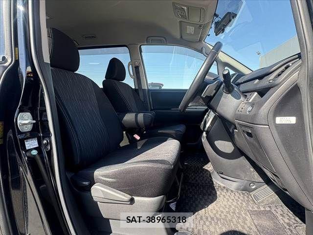 Toyota VOXY 2011-11 7331106-15