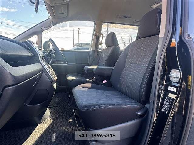 Toyota VOXY 2011-11 7331106-16