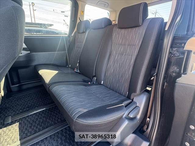 Toyota VOXY 2011-11 7331106-17