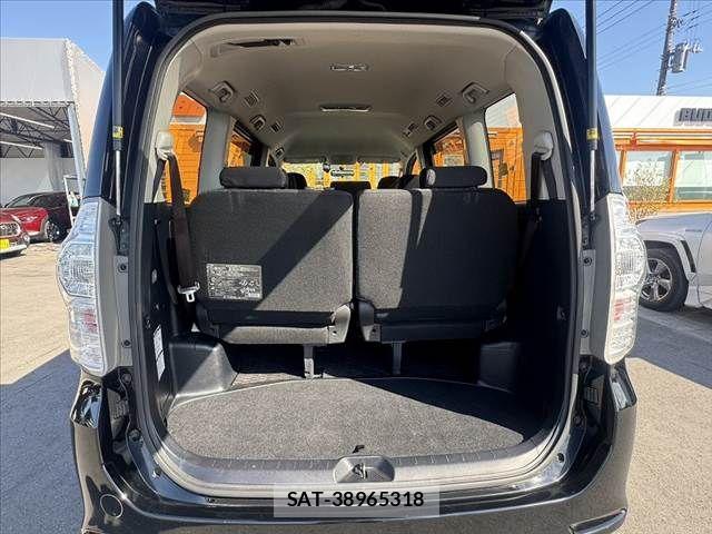 Toyota VOXY 2011-11 7331106-18