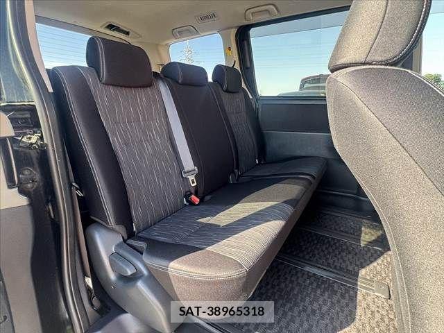 Toyota VOXY 2011-11 7331106-19