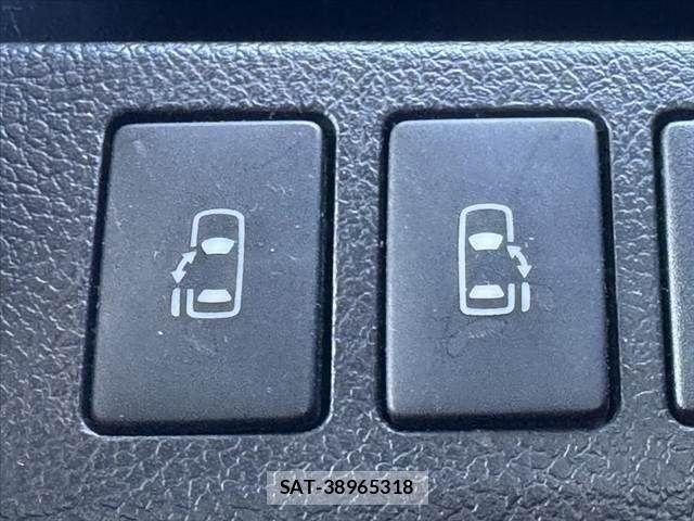Toyota VOXY 2011-11 7331106-27