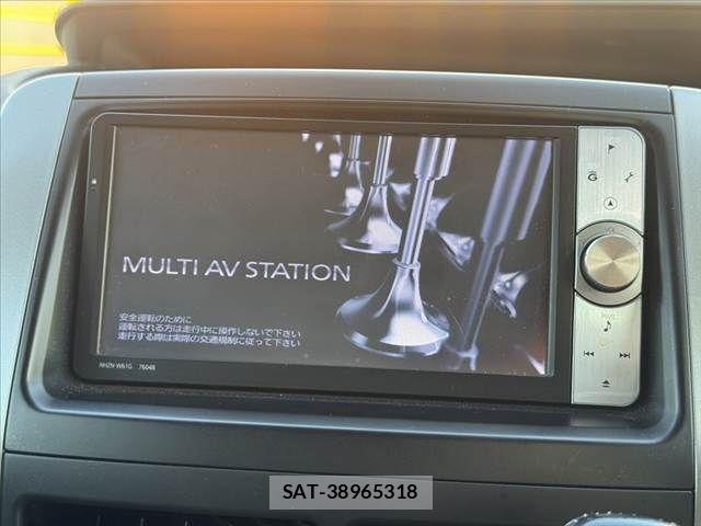 Toyota VOXY 2011-11 7331106-2