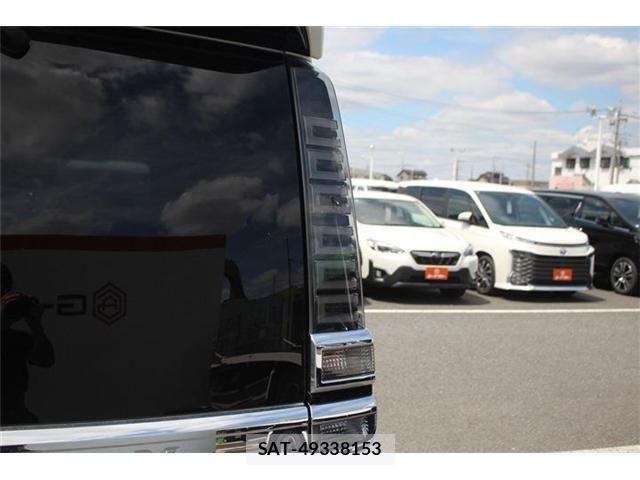 Toyota VOXY 2021-06 7331037-10