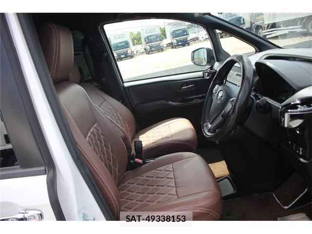 Toyota VOXY 2021-06 7331037-13