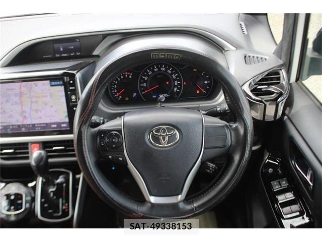 Toyota VOXY 2021-06 7331037-17