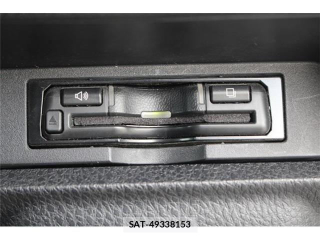 Toyota VOXY 2021-06 7331037-25