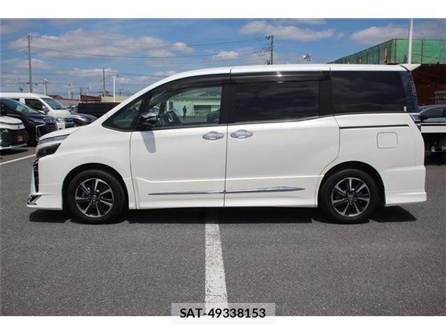 Toyota VOXY 2021-06 7331037-2
