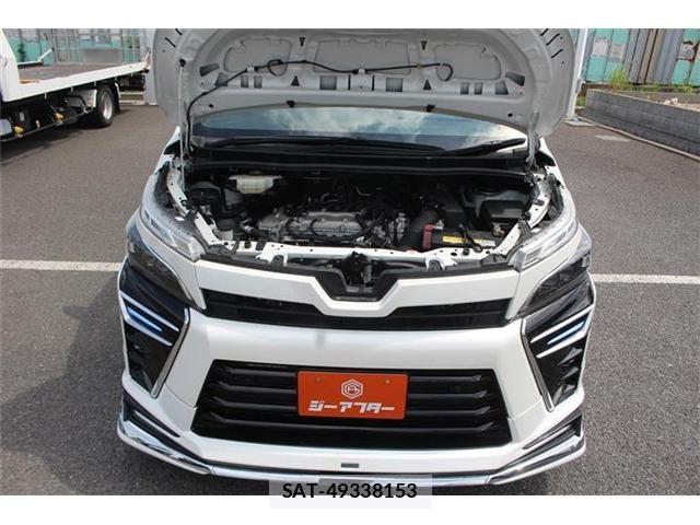 Toyota VOXY 2021-06 7331037-29