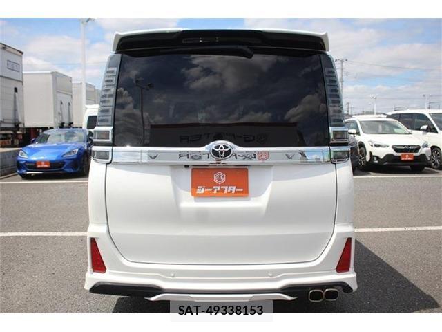 Toyota VOXY 2021-06 7331037-3