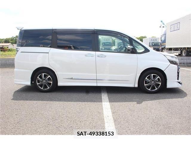 Toyota VOXY 2021-06 7331037-4