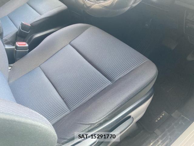 Toyota VOXY 2015-07 7331089-9