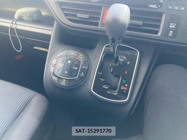 Toyota VOXY 2015-07 7331089-12