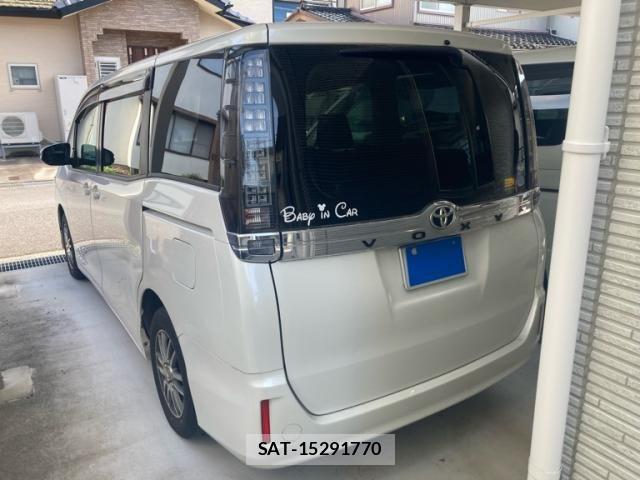 Toyota VOXY 2015-07 7331089-1