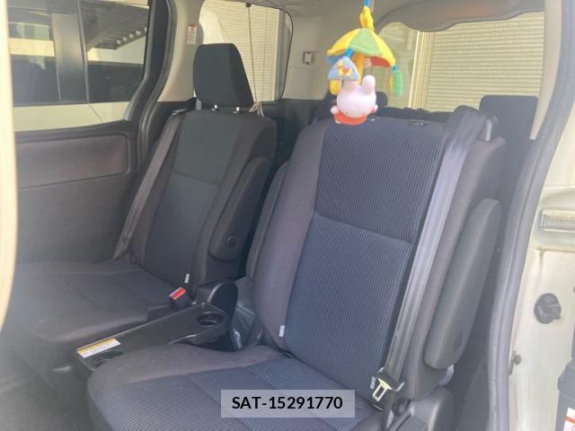 Toyota VOXY 2015-07 7331089-3