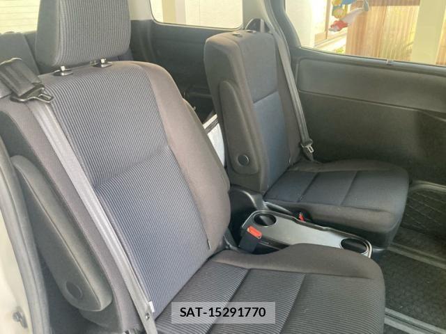 Toyota VOXY 2015-07 7331089-5