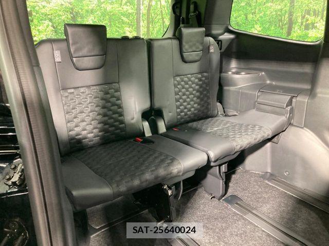 Toyota VOXY 2025-11 7331008-9