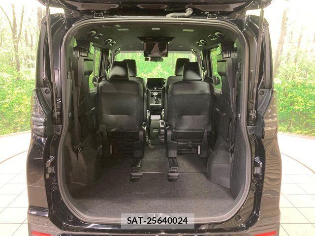 Toyota VOXY 2025-11 7331008-10
