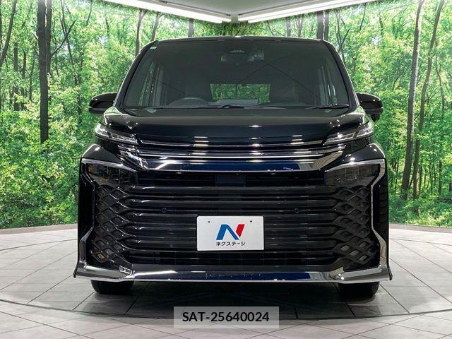 Toyota VOXY 2025-11 7331008-13