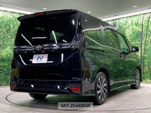 Toyota VOXY 2025-11 7331008-16