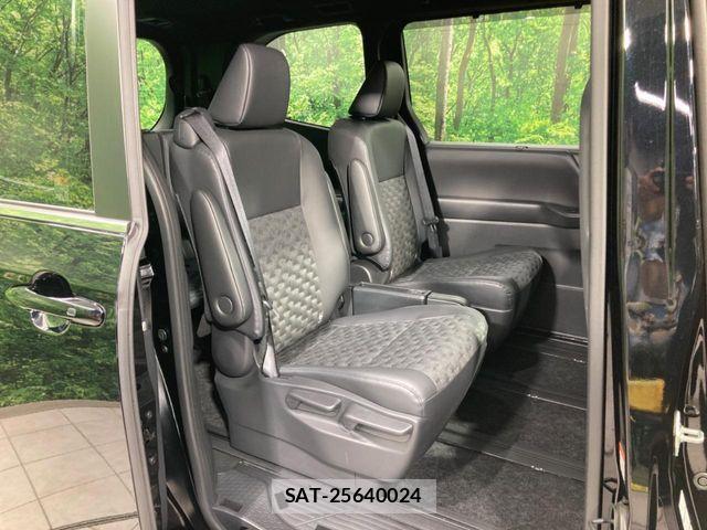 Toyota VOXY 2025-11 7331008-8