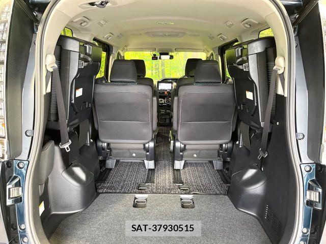 Toyota VOXY 2016-11 7331070-10
