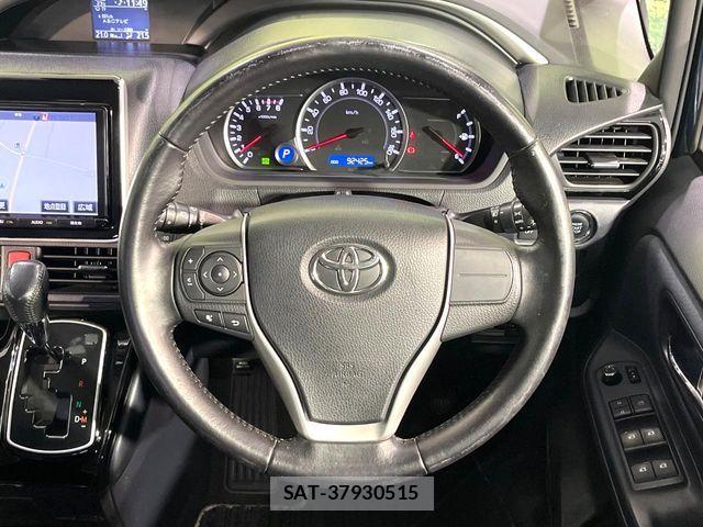Toyota VOXY 2016-11 7331070-11