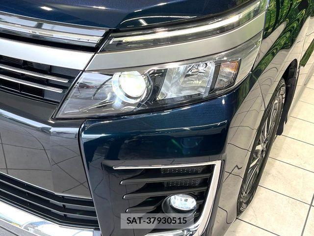 Toyota VOXY 2016-11 7331070-12