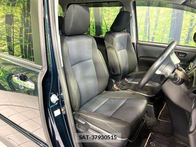 Toyota VOXY 2016-11 7331070-8