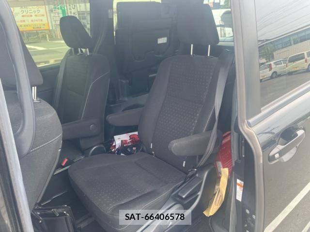 Toyota VOXY 2019-06 7331071-16