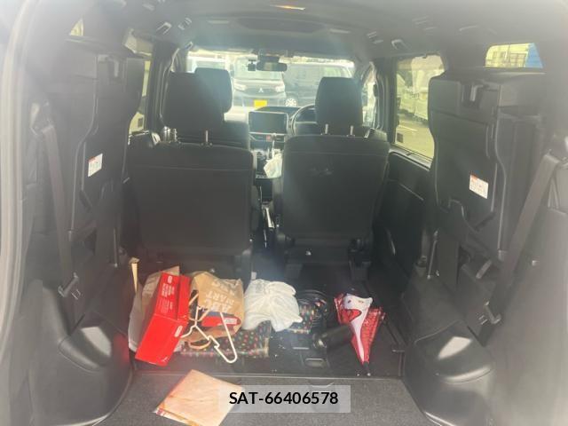 Toyota VOXY 2019-06 7331071-17