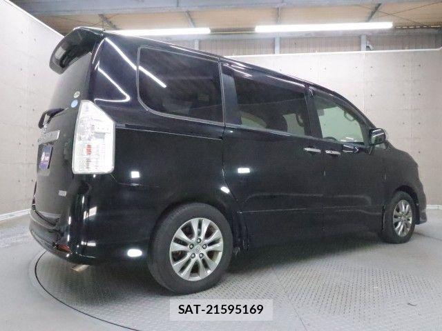 Toyota VOXY 2011-03 7331093-1