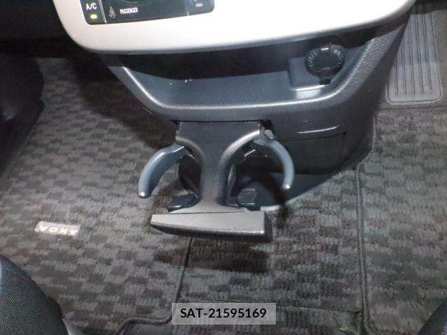 Toyota VOXY 2011-03 7331093-22