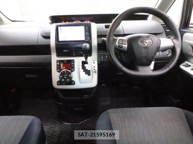 Toyota VOXY 2011-03 7331093-2