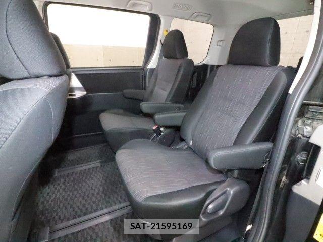 Toyota VOXY 2011-03 7331093-7