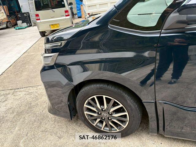 Toyota VOXY 2015-01 7331094-13
