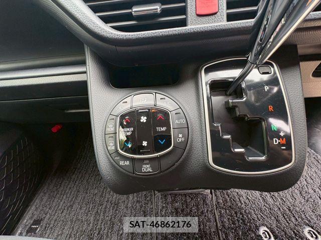 Toyota VOXY 2015-01 7331094-22