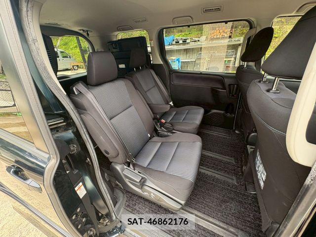 Toyota VOXY 2015-01 7331094-24