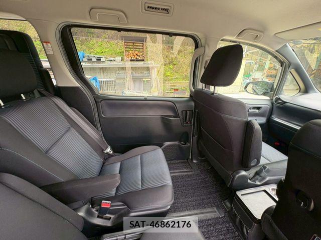Toyota VOXY 2015-01 7331094-25