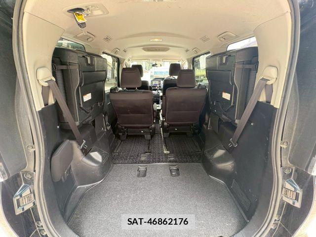 Toyota VOXY 2015-01 7331094-27