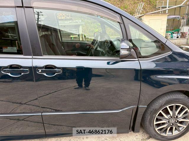 Toyota VOXY 2015-01 7331094-4