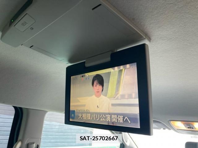Toyota VOXY 2012-11 7331103-12