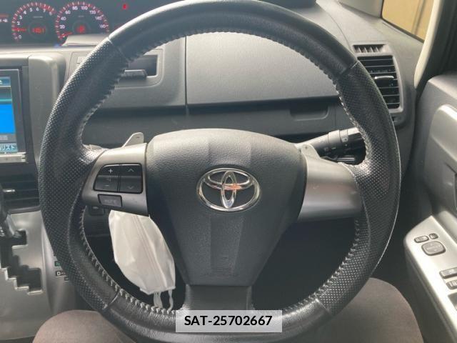 Toyota VOXY 2012-11 7331103-15
