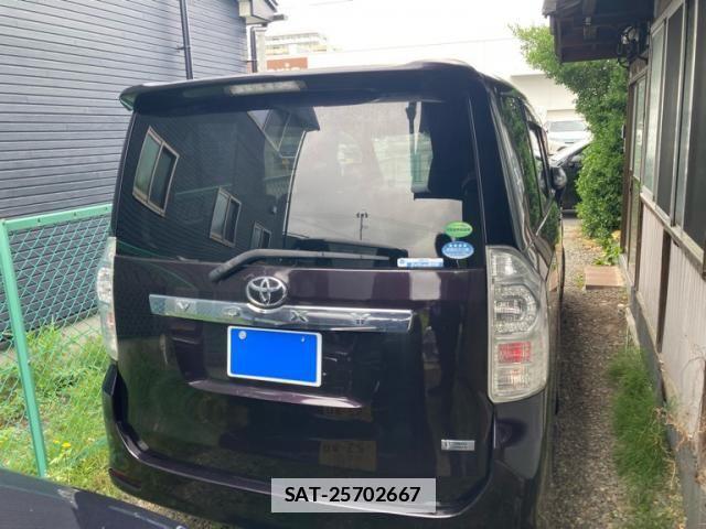 Toyota VOXY 2012-11 7331103-2