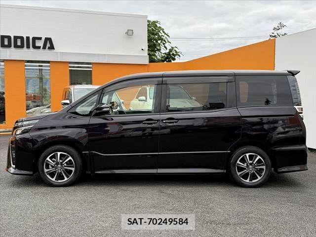 Toyota VOXY 2017-08 7331059-10