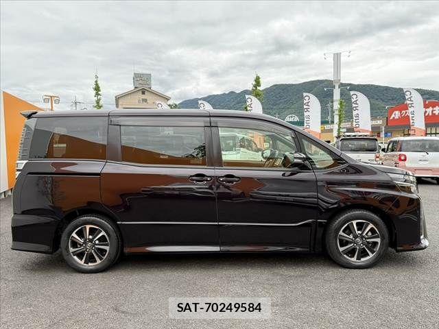 Toyota VOXY 2017-08 7331059-11