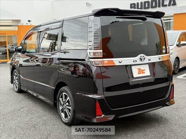 Toyota VOXY 2017-08 7331059-12